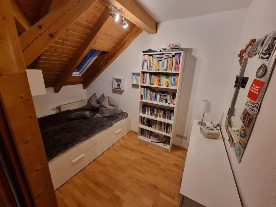 Gemuetliche Dachgeschosswohnung Эрфурт Экстерьер фото